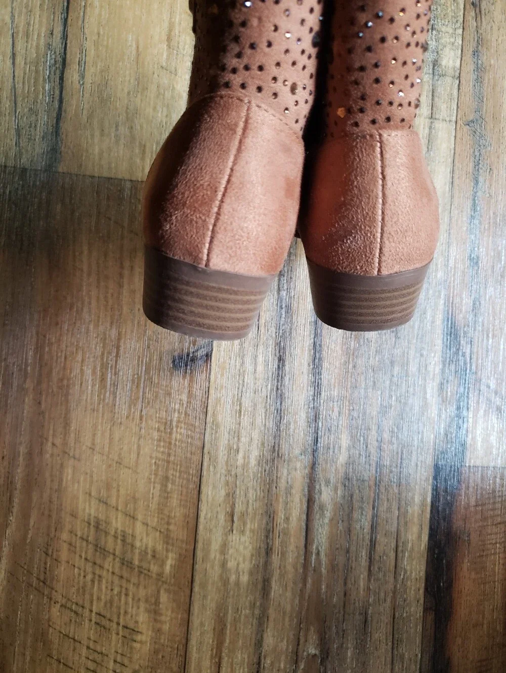 Jessica Simpson stylish tan